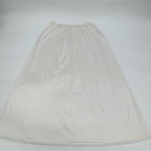 VTG Vanity Fair Half Slip Nylon Women’s M 30”/40 Ivory Cream Lace Trim FLAWS